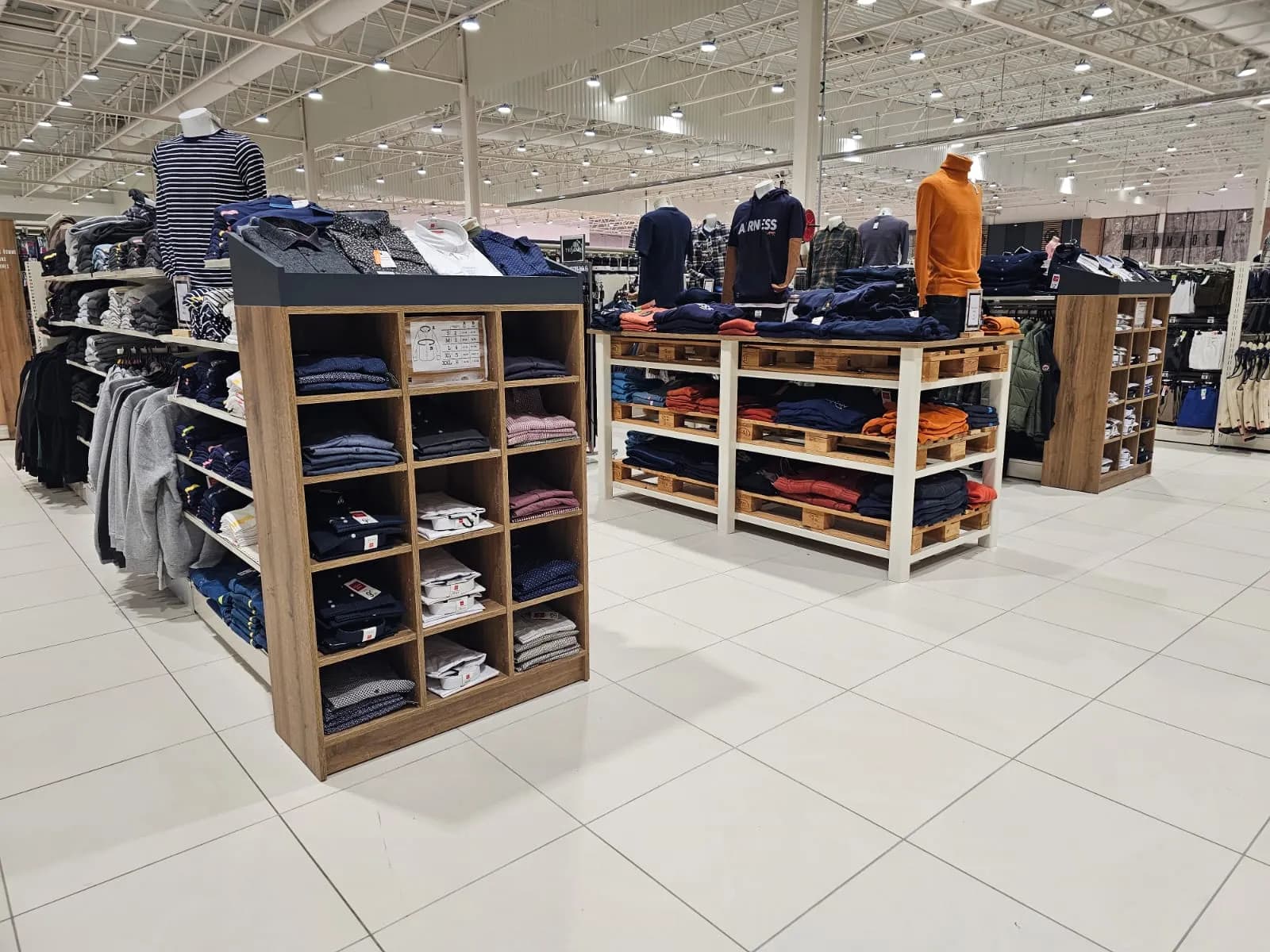 Proyecto de equipamiento comercial para supermercado E.Leclerc en Francia
