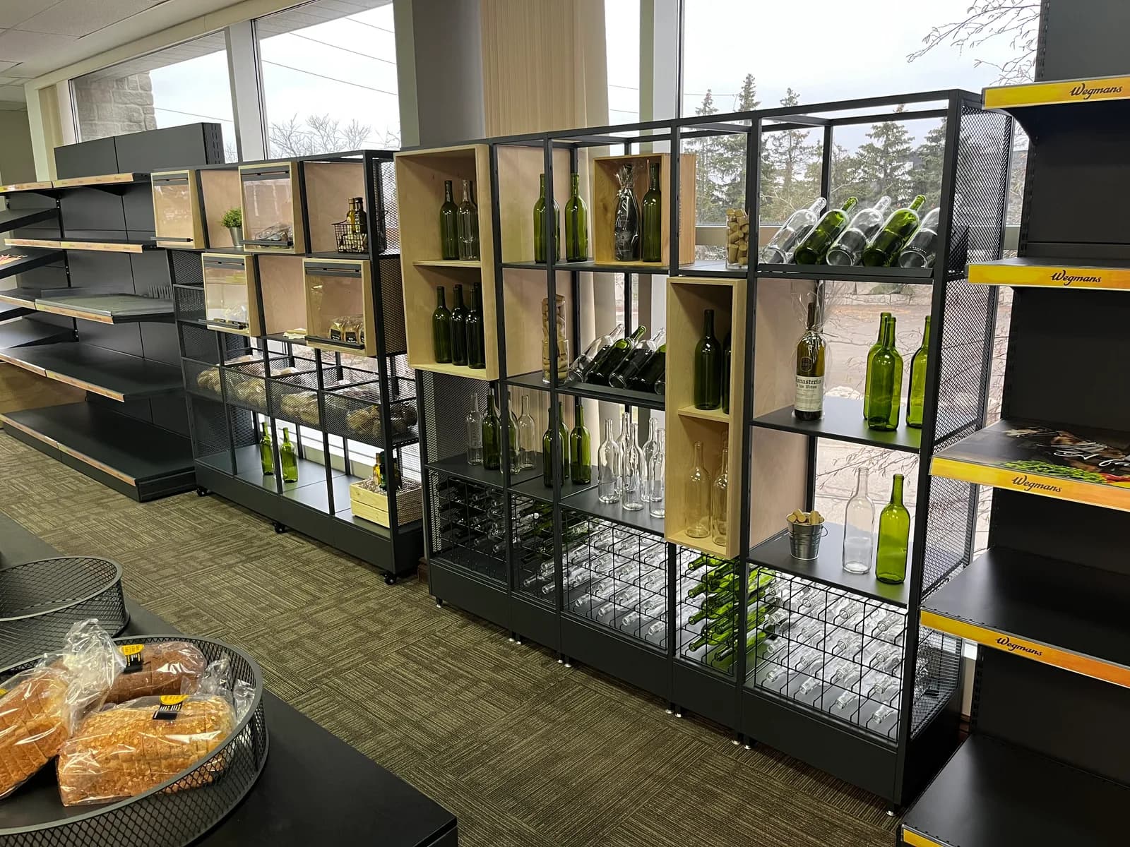 Lineal de vinos con sistema ARCHIW en tienda
